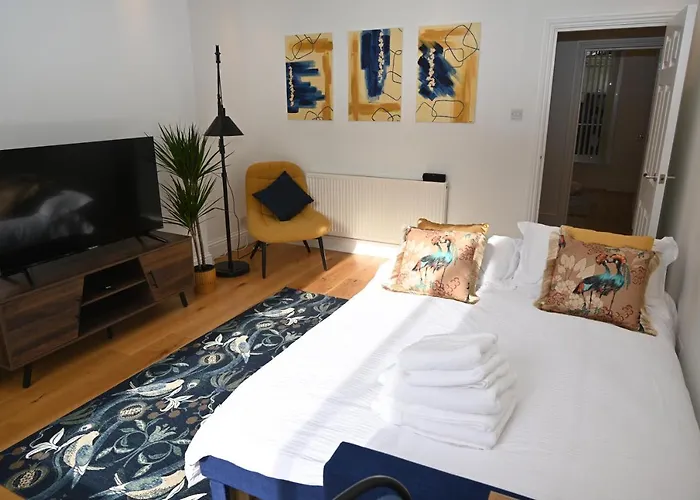 Little Venice Uk Bright & Stylish Garden Apartment